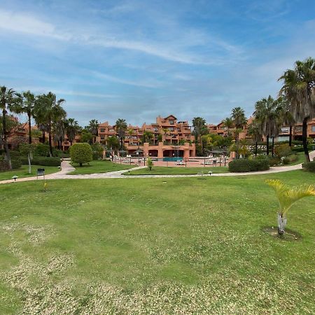 Resort Style 2 Bedroom Apartment In The New Golden Mile Free Wifi & Parking Estepona Eksteriør billede