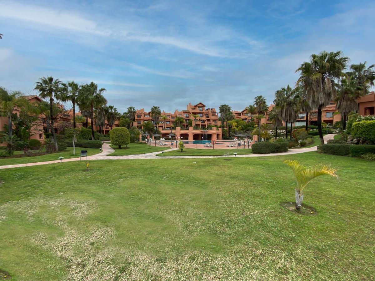 Resort Style 2 Bedroom Apartment In The New Golden Mile Free Wifi & Parking Estepona Eksteriør billede